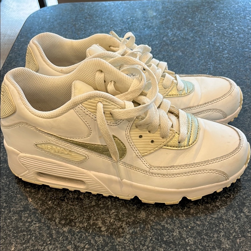 Nike AirMax youth sneakers white/gold size 6Y